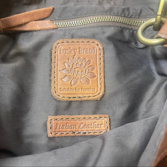 🍀 OMG 🍀 Lucky Brand Italian Leather Crossbody - Picture 12 of 12